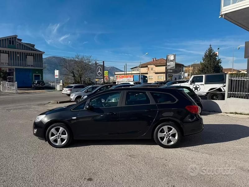 Usata Opel Astra Cosmo 110 CV (80 kW) 2012 Nero Station wagon
