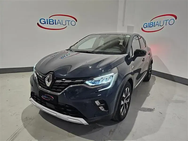 Usata Renault Captur Techno 145 CV (106 kW) 2023 Blu scuro SUV