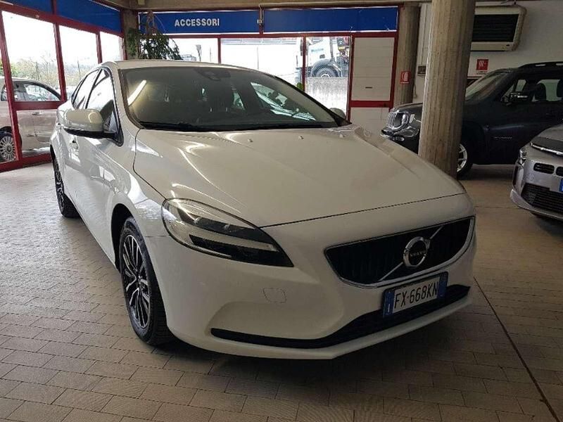 Usata Volvo V40 Business Edition 120 CV (88 kW) 2019 Bianco Berlina