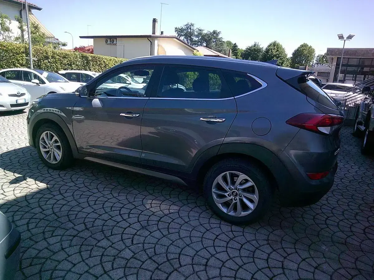 Usata Hyundai Tucson Xpossible 136 CV (100 kW) 2016 Grigio SUV