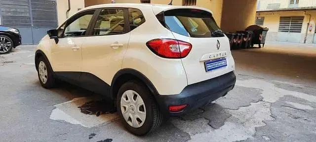 Usata Renault Captur Life 90 CV (66 kW) 2016 Beige pastello SUV