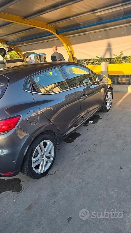 Usata Renault Clio IV 78 CV (57 kW) 2018 Grigio Berlina