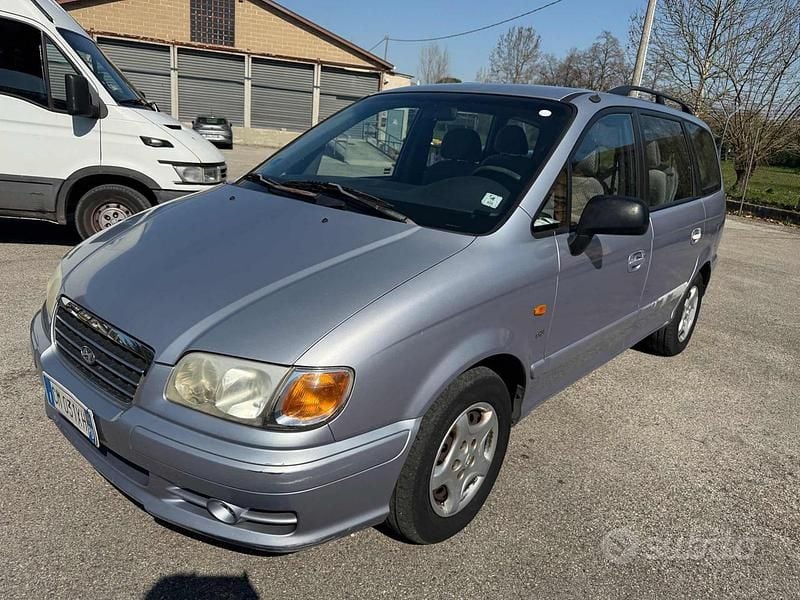 Usata Hyundai Trajet GLS 113 CV (83 kW) 2004 Grigio Monovolume