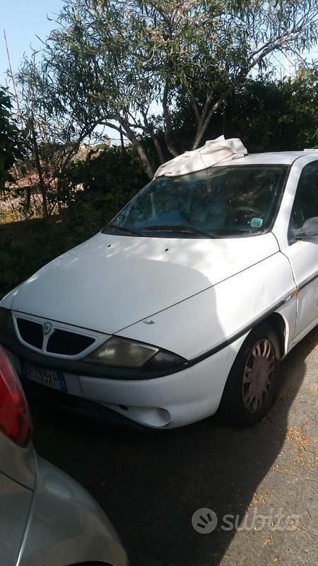 Usata Lancia Ypsilon 60 CV (44 kW) 1999 Bianco Utilitaria