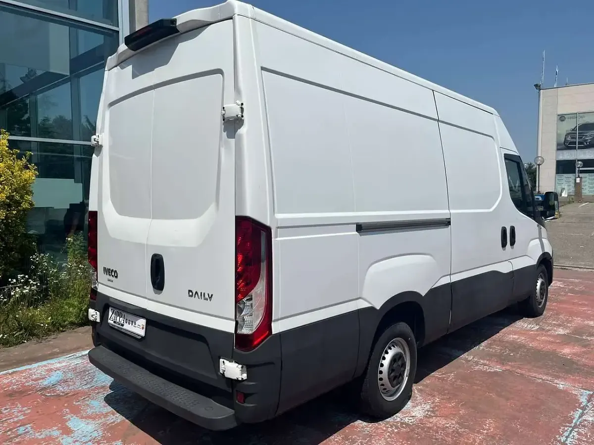 Usata Iveco Daily 136 CV (100 kW) 2019 Bianco Furgone