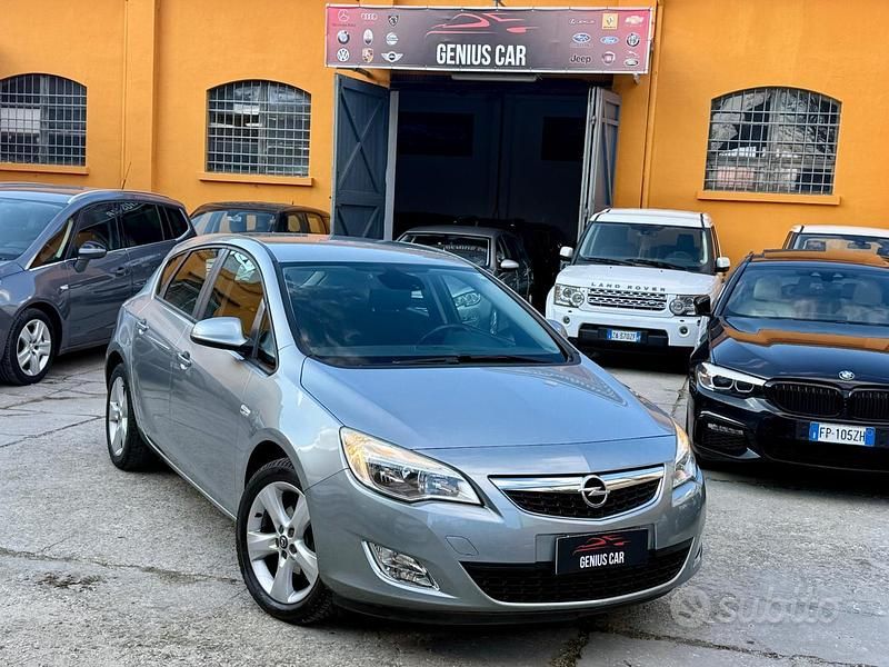 Usata Opel Astra Cosmo 101 CV (74 kW) 2010 Grigio Berlina