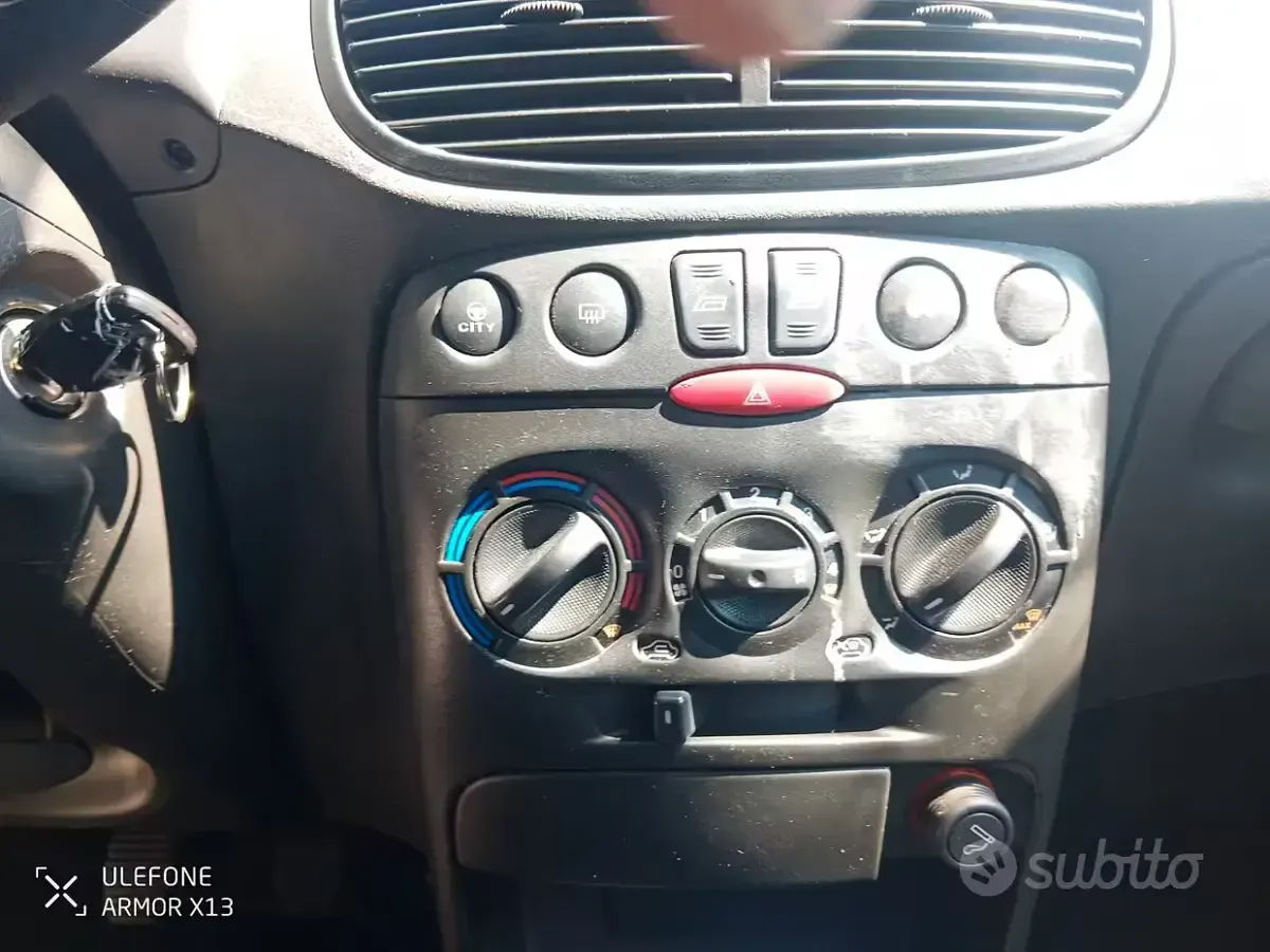 Usata Fiat Punto Active 60 CV (44 kW) 2009 Bluazzurro Utilitaria