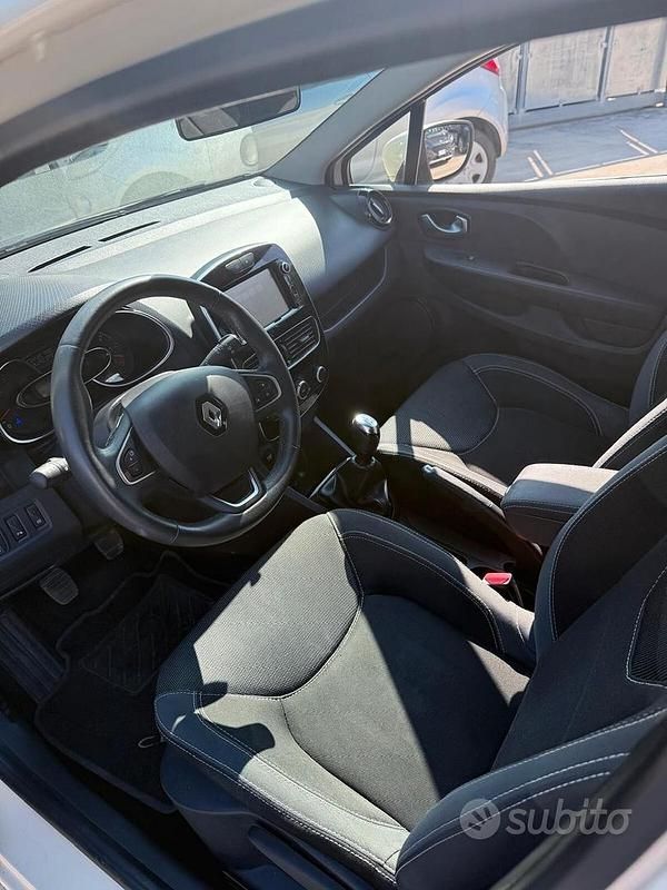 Usata Renault Clio GrandTour Life 75 CV (55 kW) 2017 Beige Station wagon