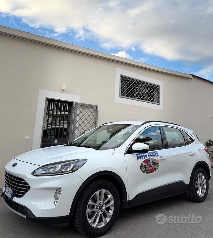 Usata Ford Kuga 120 CV (88 kW) 2022 Bianco SUV