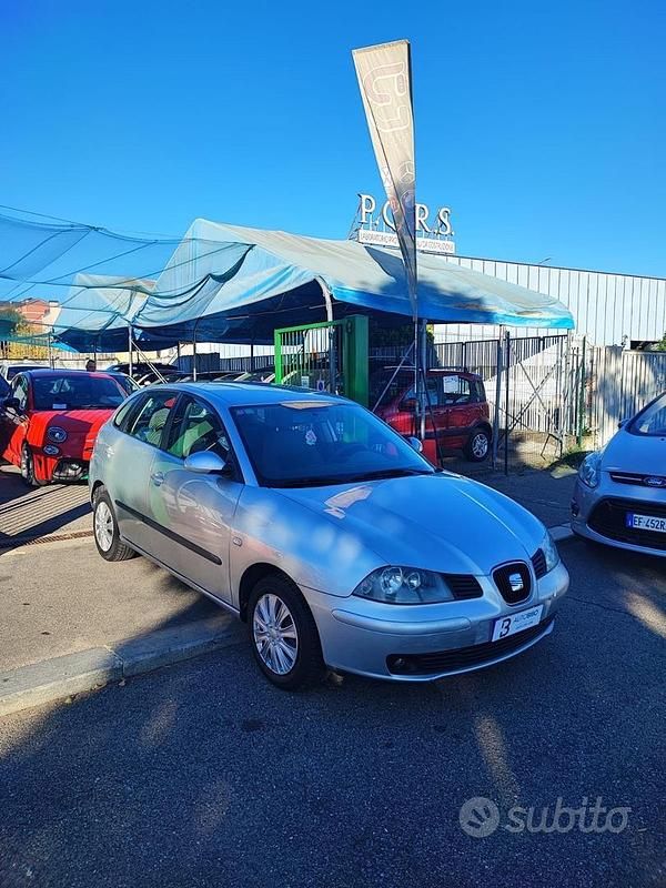 Grigio Usata 2003 Seat Ibiza Tre volumi | 1600 € (Buon prezzo) - Immagine 1/4