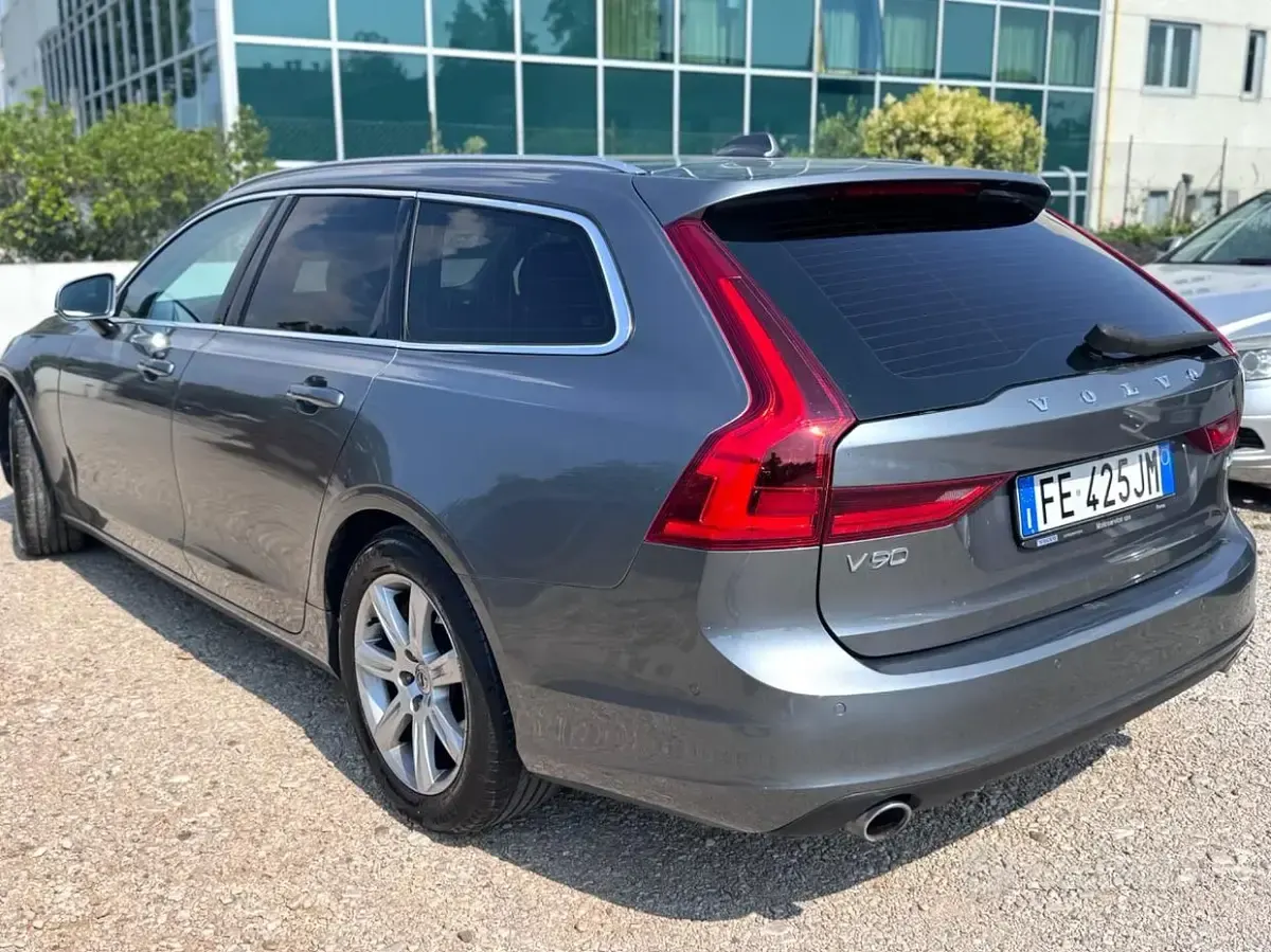 Usata Volvo V90 Momentum 190 CV (139 kW) 2017 Grigio Station wagon
