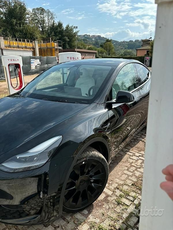 Usata Tesla Model Y 119 kW (163 CV) 2024 Nero SUV