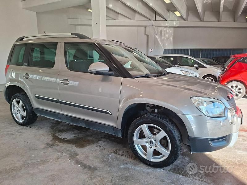 Usata Skoda Yeti Active 105 CV (77 kW) 2013 Grigio SUV