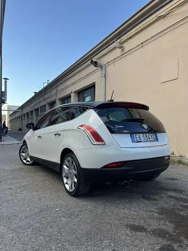 Usata Lancia Delta 120 CV (88 kW) 2010 Utilitaria