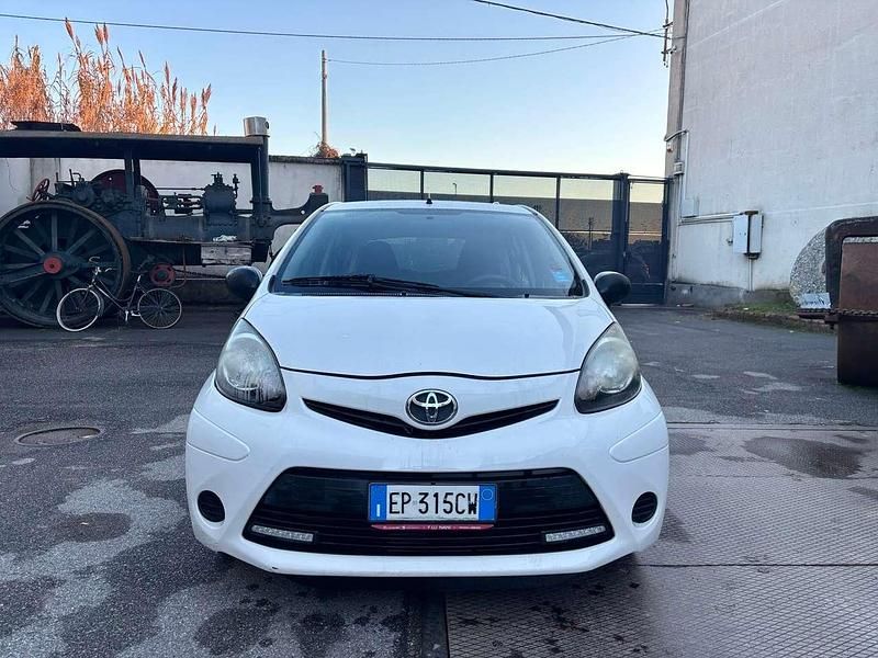 Gebraucht Toyota Aygo Connect Style 68 PS (50 kW) 2013 Weiß Kleinwagen