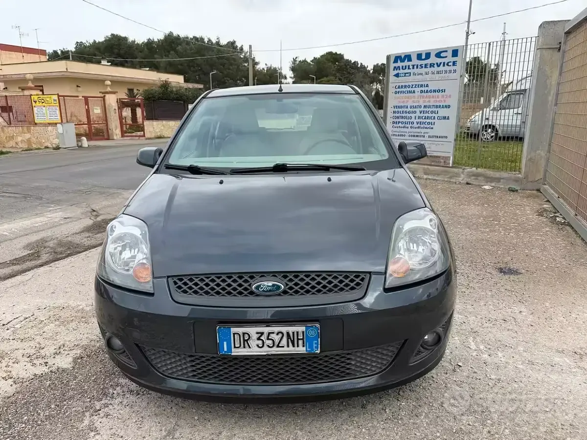 Usata Ford Fiesta 68 CV (50 kW) 2008 Grigio Utilitaria