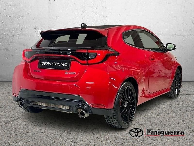 Usata Toyota Yaris 280 CV (205 kW) 2024 Rosso Berlina