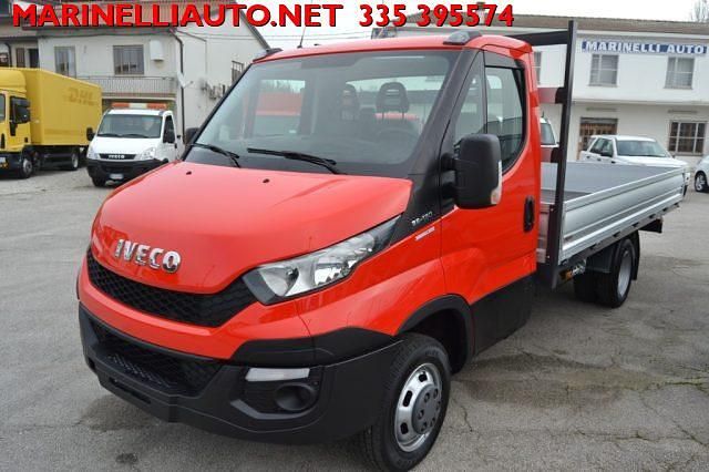 Rosso Usata 2016 Iveco Daily Cabrio | 26.900 € (Molto cara) - Immagine 1/4
