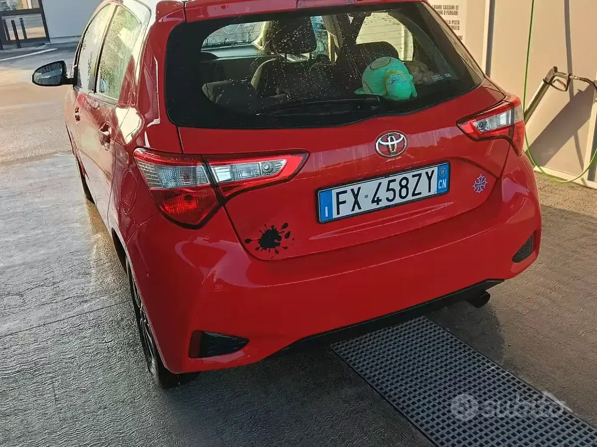 Usata Toyota Yaris 72 CV (52 kW) 2019 Rosso Berlina