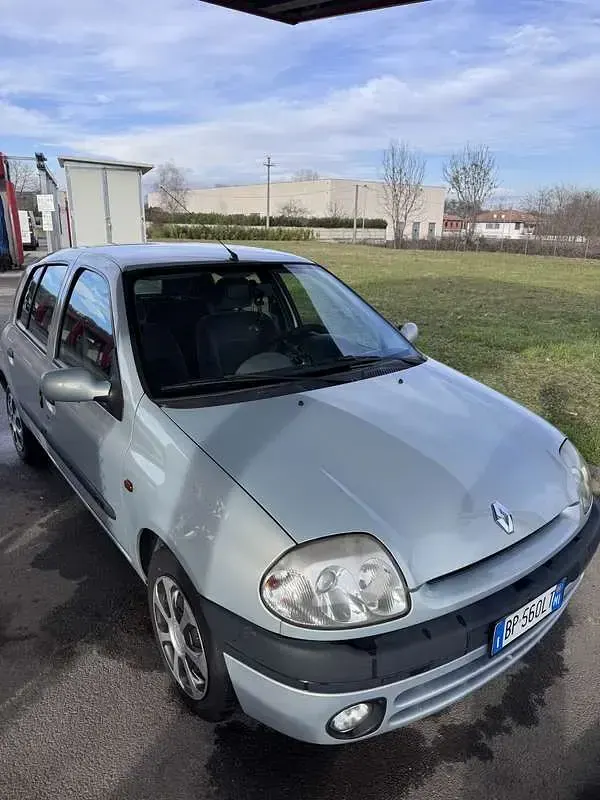 Usata Renault Clio II 58 CV (42 kW) 2000 Berlina