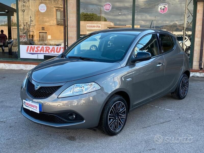 Usata Lancia Ypsilon Silver 69 CV (50 kW) 2020 Grigio Utilitaria