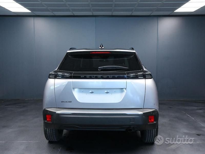 Usata Peugeot 2008 Allure 101 CV (74 kW) 2024 Grigio SUV
