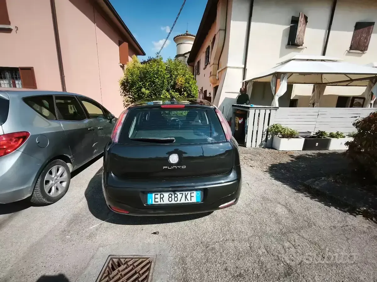 Usata Fiat Grande Punto 77 CV (56 kW) 2010 Nero Utilitaria