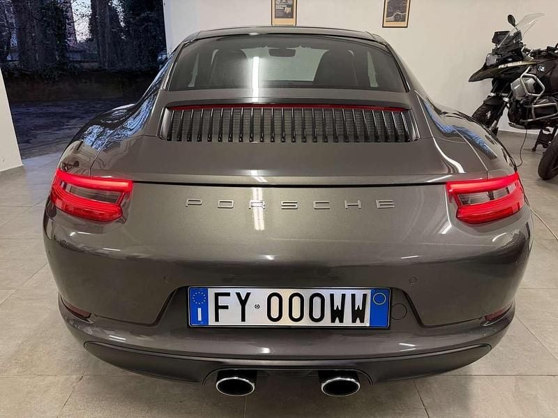 Usata Porsche 991 370 CV (272 kW) 2018 Grigio agata Coupé