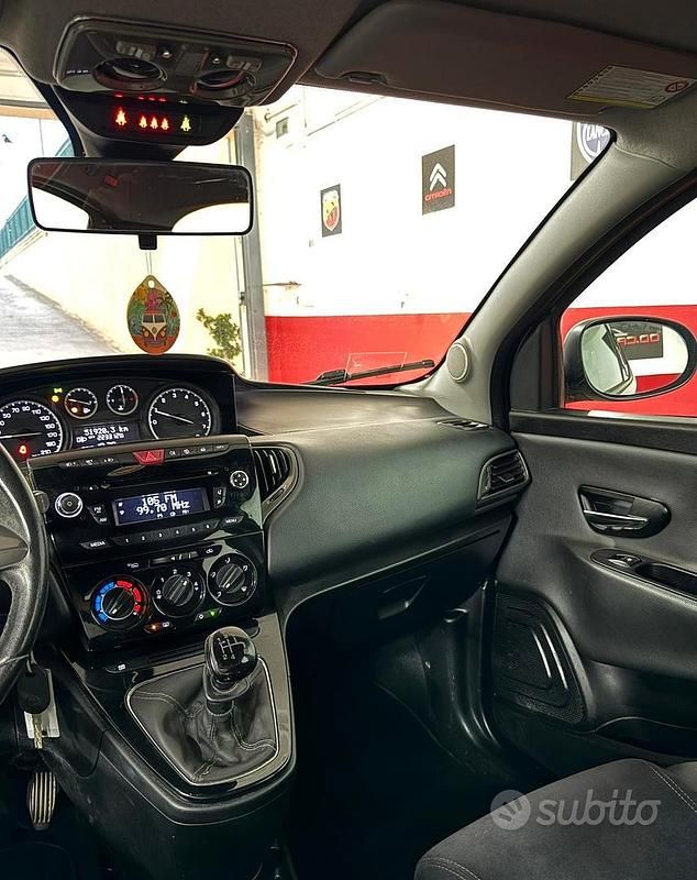 Usata Lancia Ypsilon S 80 CV (58 kW) 2012 Grigio Utilitaria