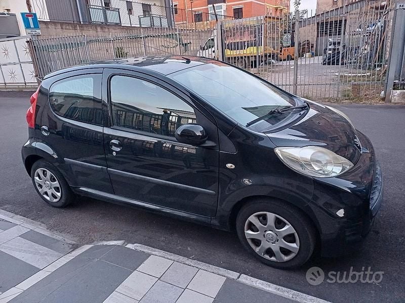Nero Usata 2010 Peugeot 107 Due volumi | 3000 € (Ottimo prezzo) - Immagine 1/4