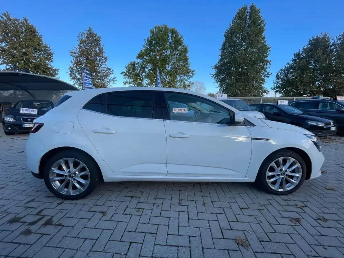 Usata Renault Mégane Intens 115 CV (84 kW) 2020 Bianco Berlina
