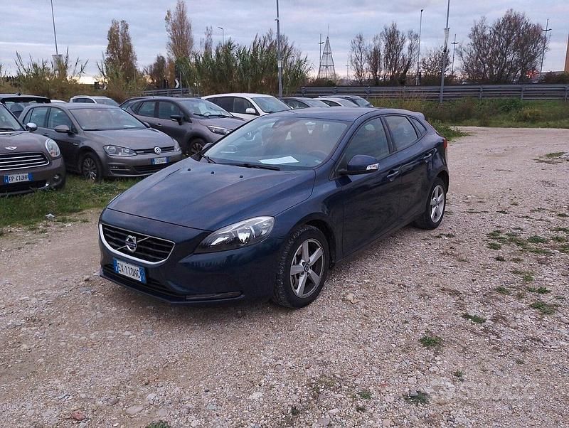 Usata Volvo V40 149 CV (109 kW) 2015 Blu Station wagon