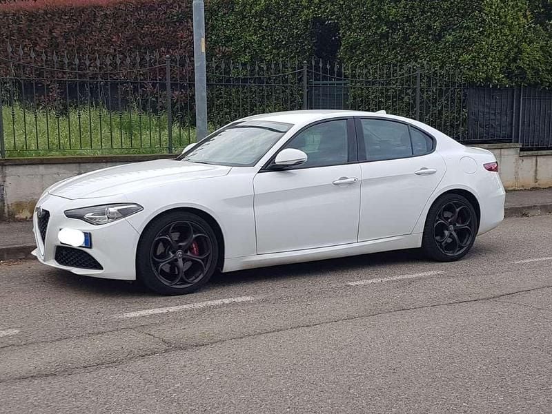 Bianco Usata 2018 Alfa Romeo Giulia Super Tre volumi | 23.000 € (Buon prezzo) - Immagine 1/4