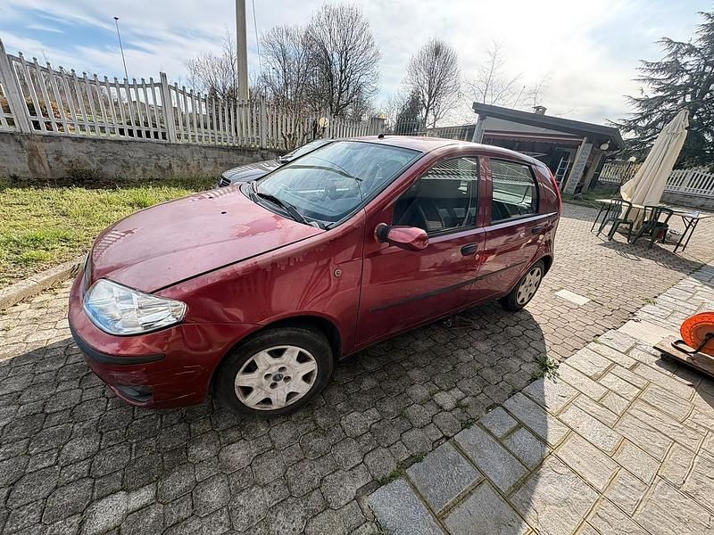 Usata Fiat Punto Dynamic 60 CV (44 kW) 2004 Rosso Utilitaria