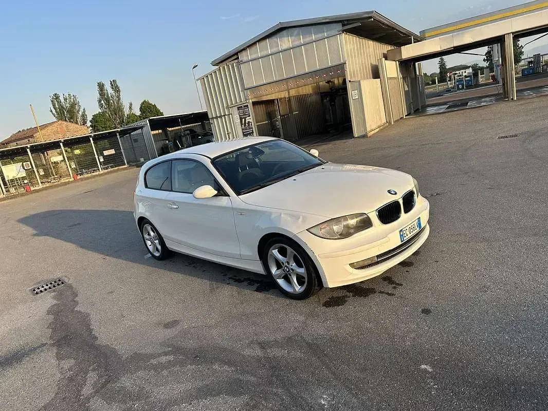 Usata BMW 118 143 CV (105 kW) 2010 Utilitaria