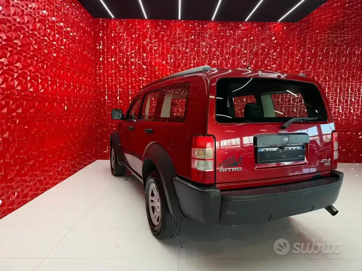 Usata Dodge Nitro 177 CV (130 kW) 2008 Rosso SUV