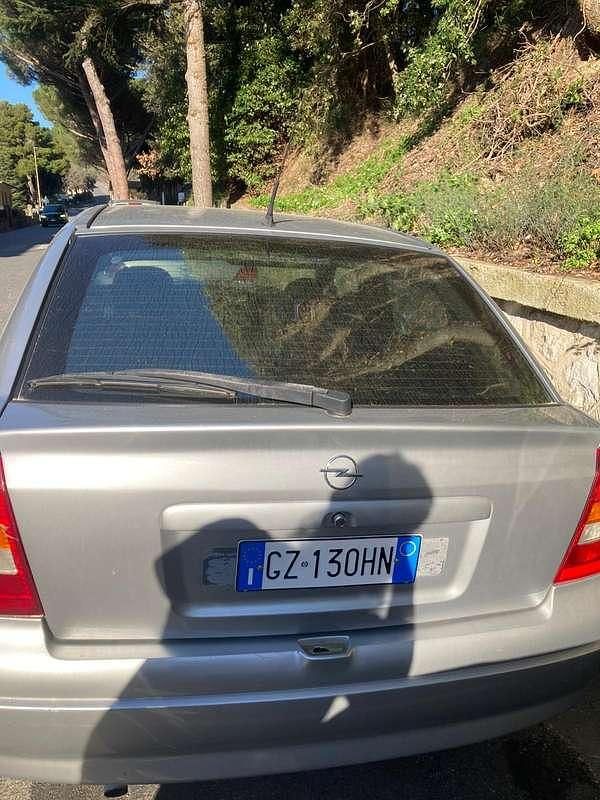 Usata Opel Astra 90 CV (66 kW) 2001 Argento Berlina