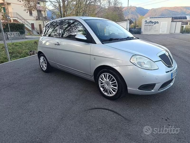 Usata Lancia Ypsilon 60 CV (44 kW) 2007 Grigio Utilitaria