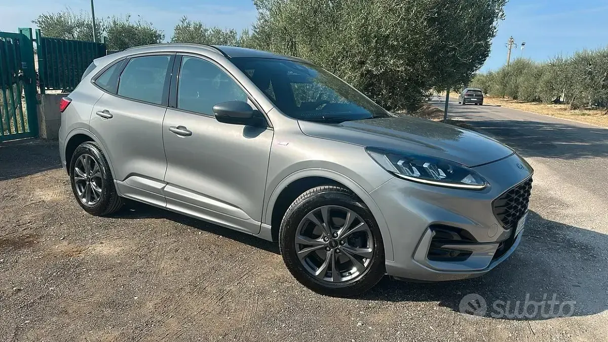 Usata Ford Kuga ST-Line X 120 CV (88 kW) 2022 Grigio SUV