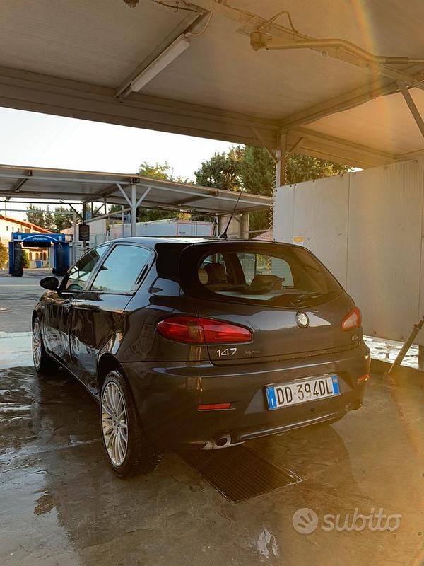 Usata Alfa Romeo 147 120 CV (88 kW) 2006 Nero Utilitaria
