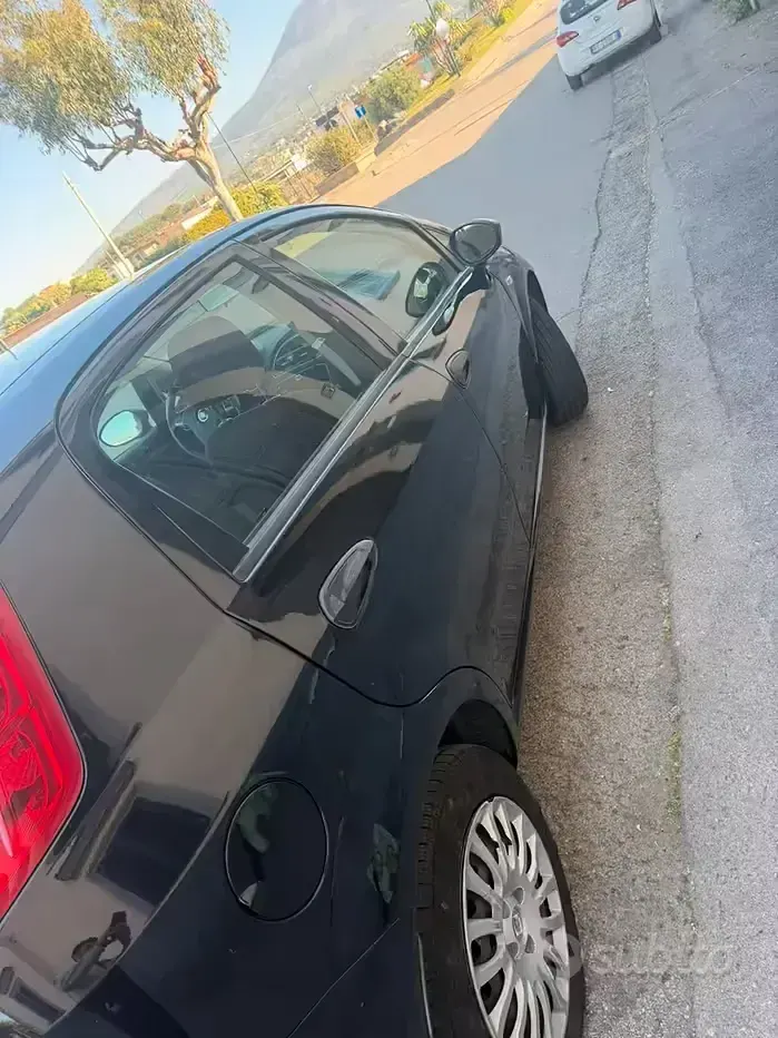 Usata Fiat Punto 69 CV (50 kW) 2018 Nero Utilitaria