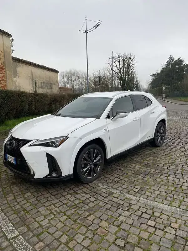 Usata Lexus UX 250h Sport Line 184 CV (135 kW) 2022 SUV