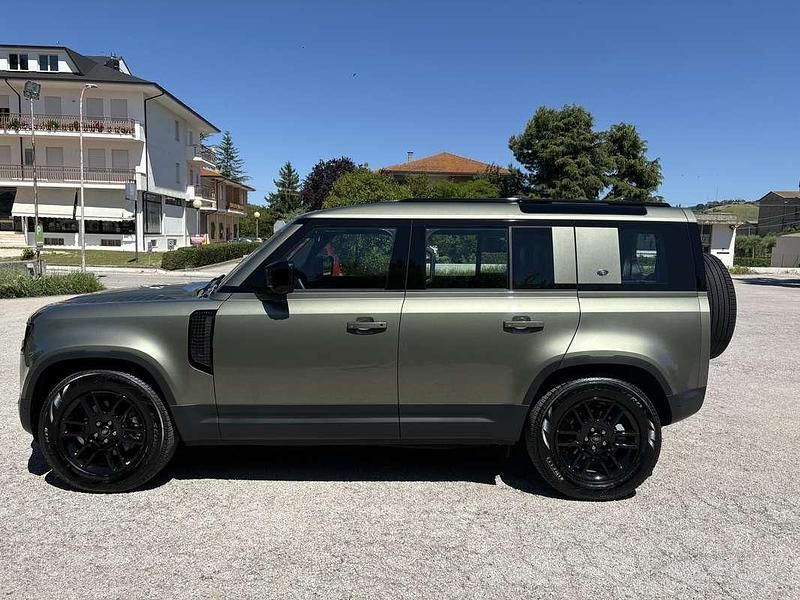 Verde Usata 2024 Land Rover Defender S SUV | 64.900 € (Super prezzo) - Immagine 1/4