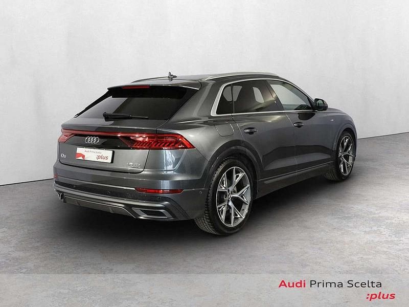 Usata Audi Q8 Ambiente 286 CV (210 kW) 2019 Grigio daytona perlato SUV
