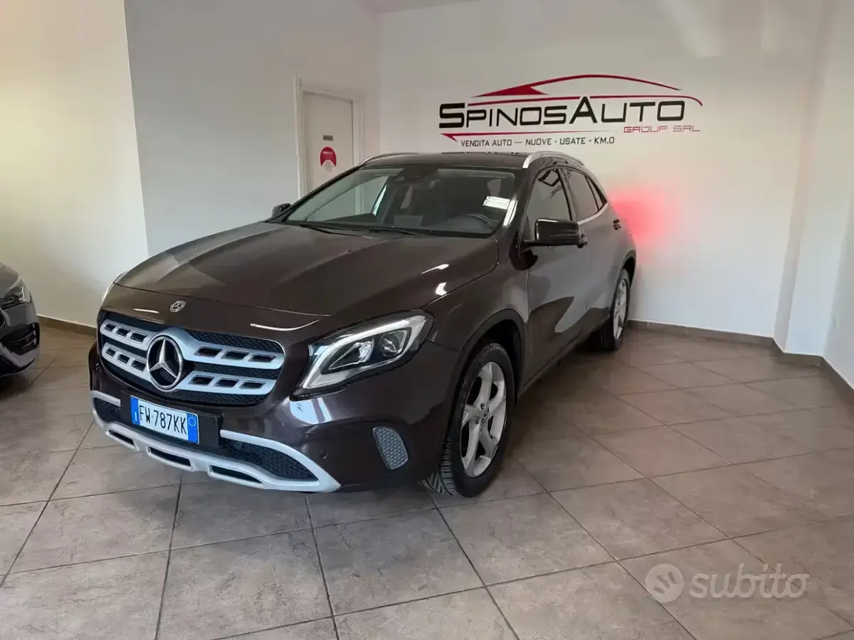 Usata Mercedes GLA180 109 CV (80 kW) 2018 Marrone SUV