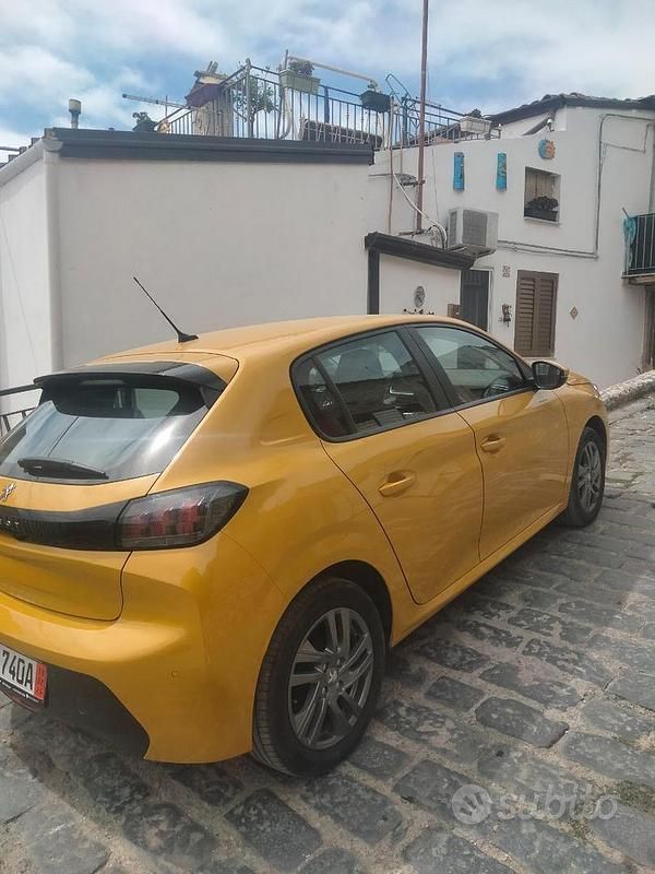 Usata Peugeot 208 102 CV (75 kW) 2021 Utilitaria