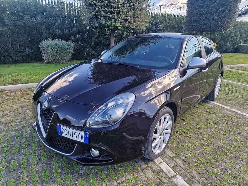 Nero Usata 2020 Alfa Romeo Giulietta Tre volumi | 15.000 € (Buon prezzo) - Immagine 1/4