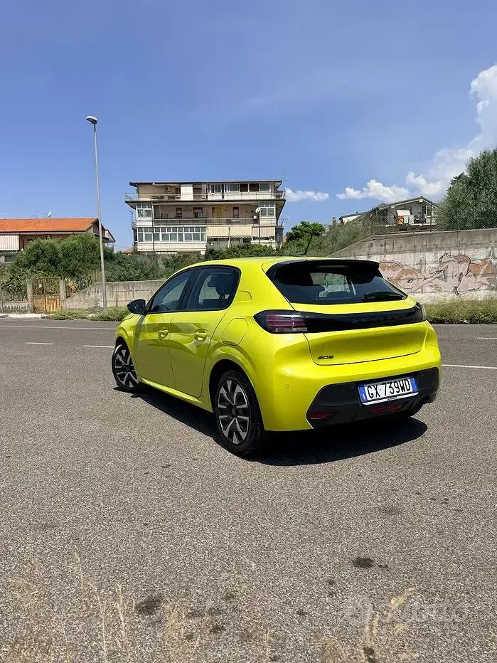 Usata Peugeot 208 75 CV (55 kW) 2024 Giallo Utilitaria