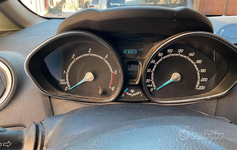 Usata Ford Fiesta 75 CV (55 kW) 2014 Berlina
