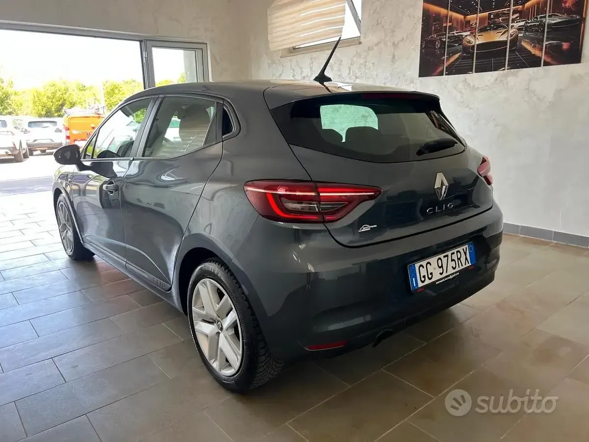 Usata Renault Clio V Business 101 CV (74 kW) 2021 Grigio Berlina